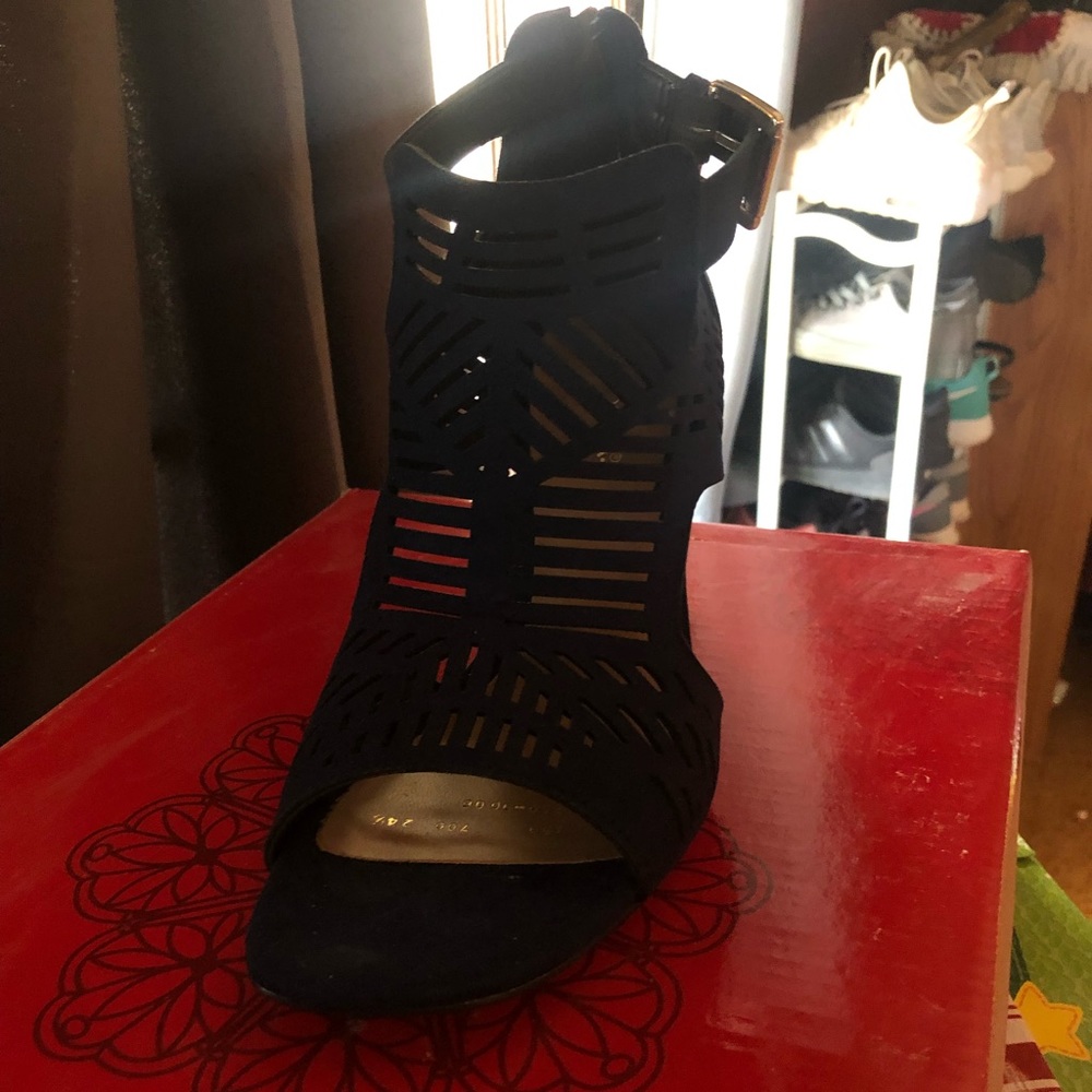Andrea brand new navy high heels